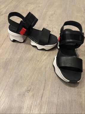 Sorel Black and White Platform Sport Sandals with Red Accent sz 6